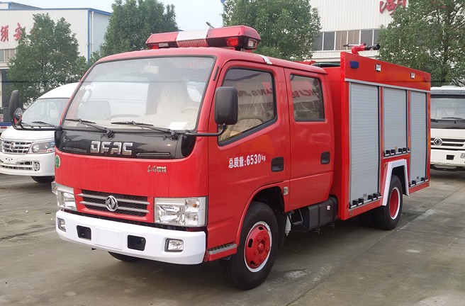 东风多利卡2吨水罐消防车图片