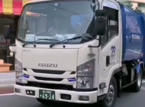 日本街头的压缩垃圾车为什么这么干净？图片