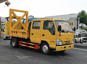 五十铃防撞缓冲车