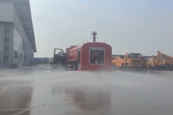 东风消防洒水车视频
